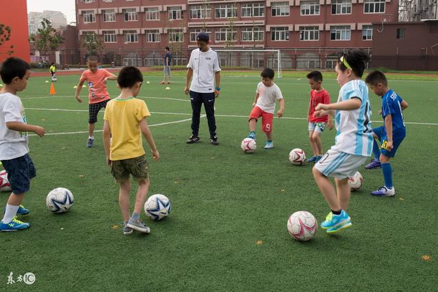 足总杯决赛：曼城1-0小胜切尔西夺冠